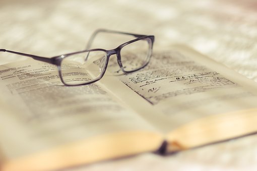 报考十月联考在职研究生需要工作多少年?